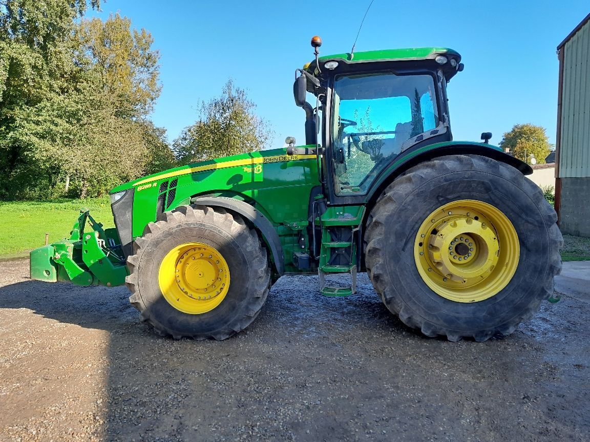 E-FARM: John Deere 8285 R - Tractor - id JHZLNGM - 117.000 € - Año: 2013 - Horas: 5500,Francia