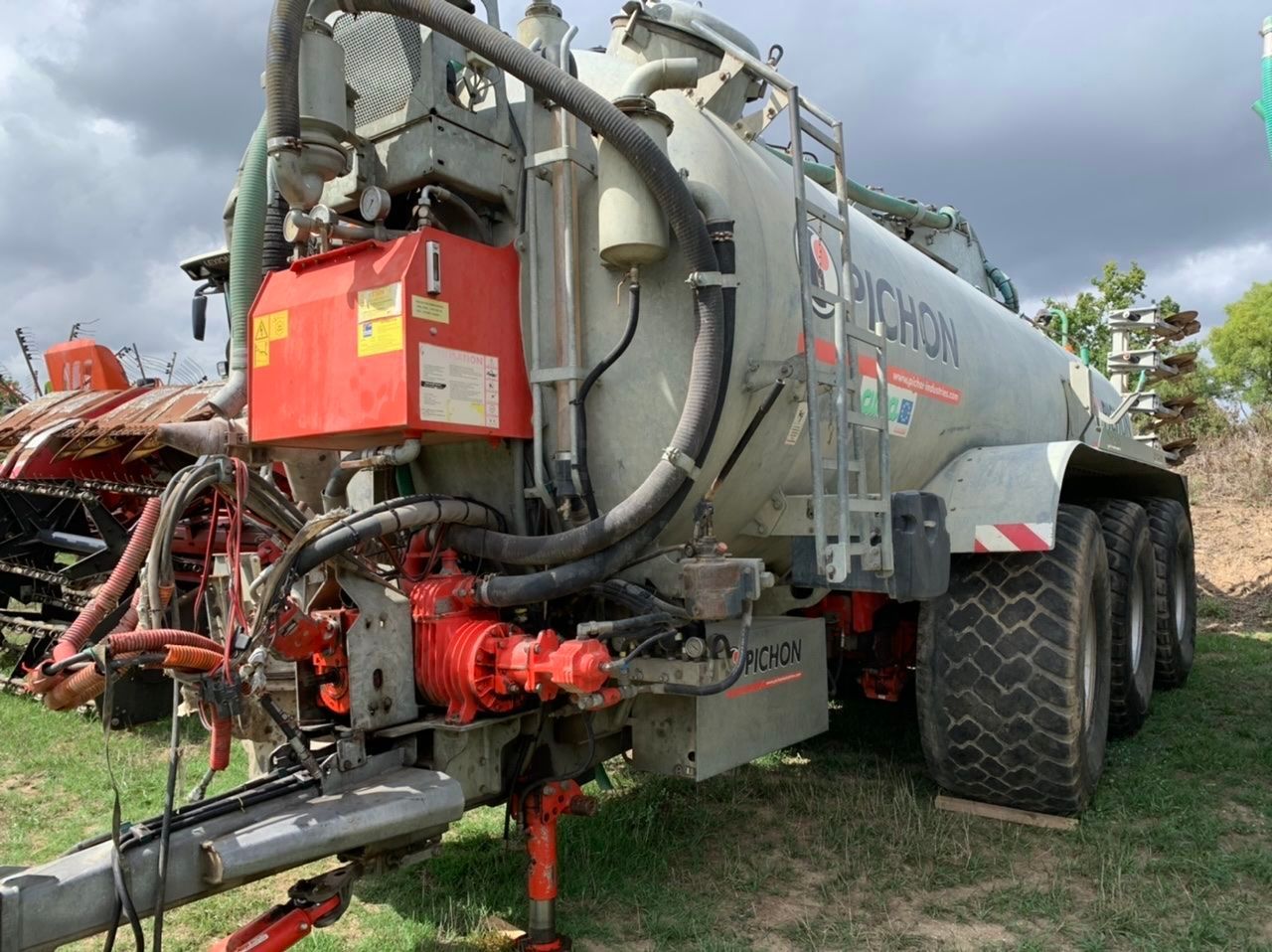 E-FARM: Pichon tci 24500 - Epandeur à lisier automoteur - id A81KXEX - 69 900 € - Année: 2012 - France