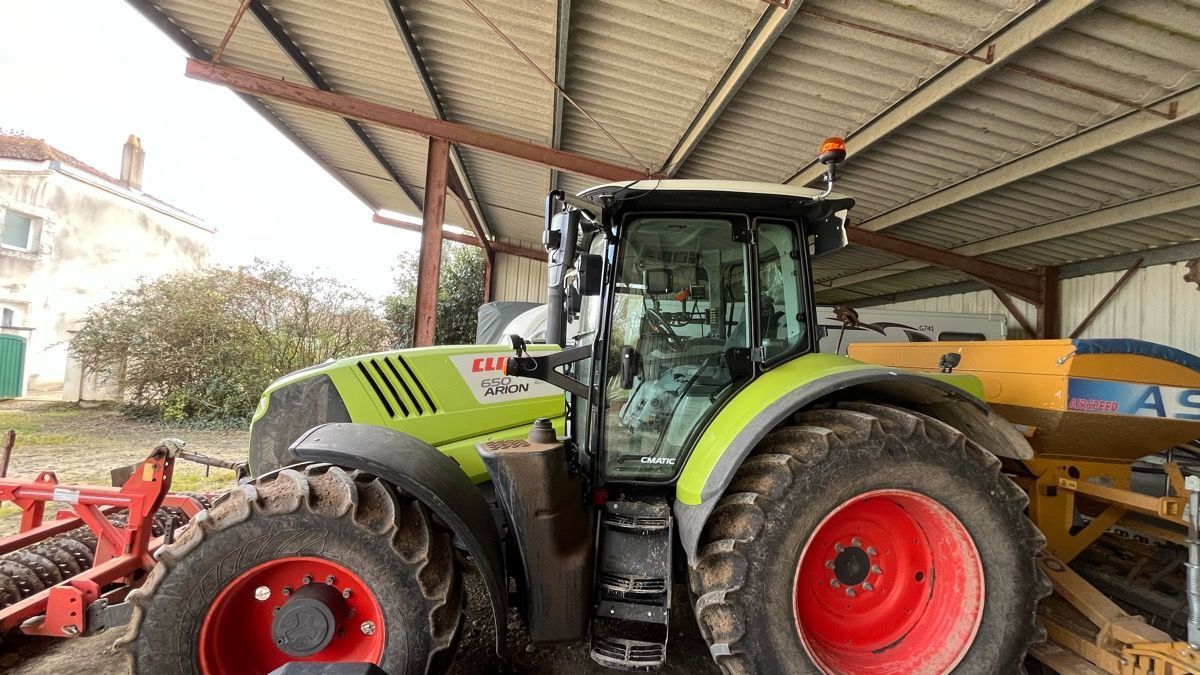 E-FARM: Claas Arion 650 CMATIC CEBIS - Traktor - id E1S96KW - 40.900 € - Baujahr: 2015 - Abgelesene Motorstunden: 7.100,Motorleistung (PS): 185,Frankreich