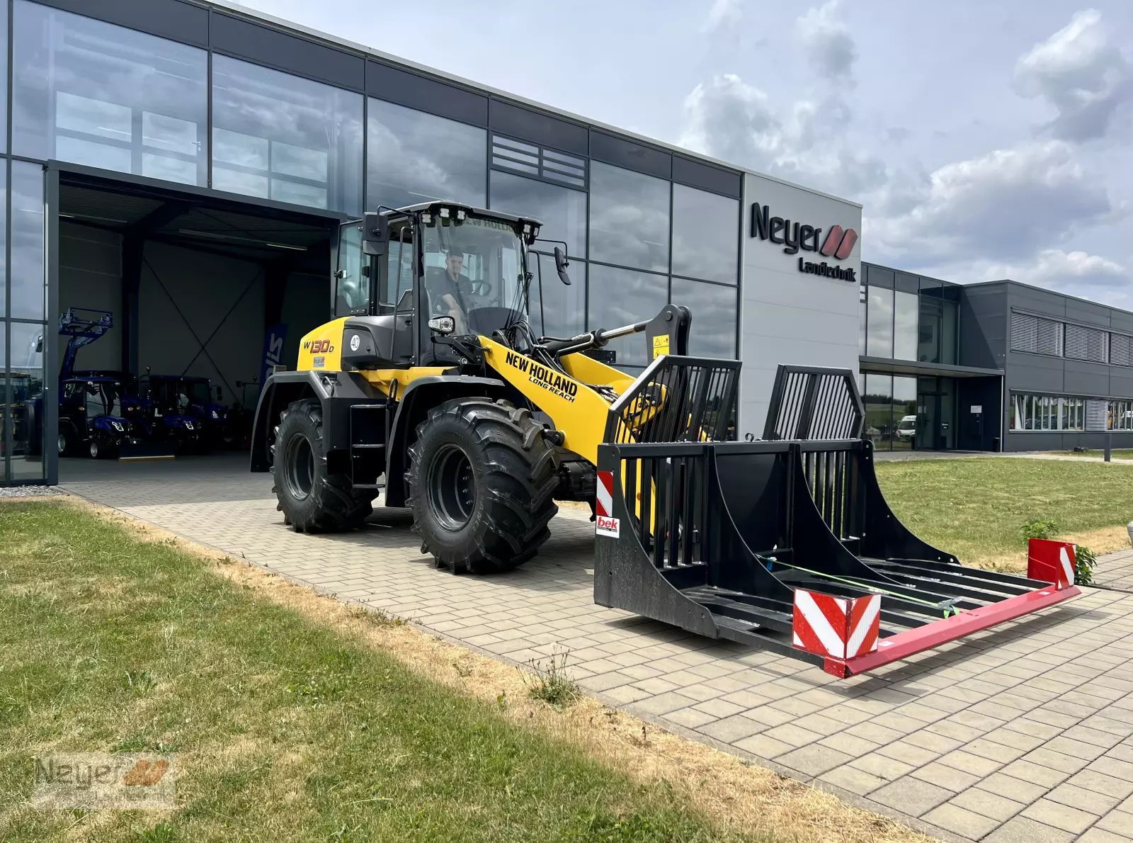 E-FARM: New Holland TM130 - Chargeuse sur pneus - id Z7LJL6R - 139 900 € - Année: 2023 - Lecture du nombre d'heure: 1 000,Puissance du moteur (chevaux): 172,Allemagne