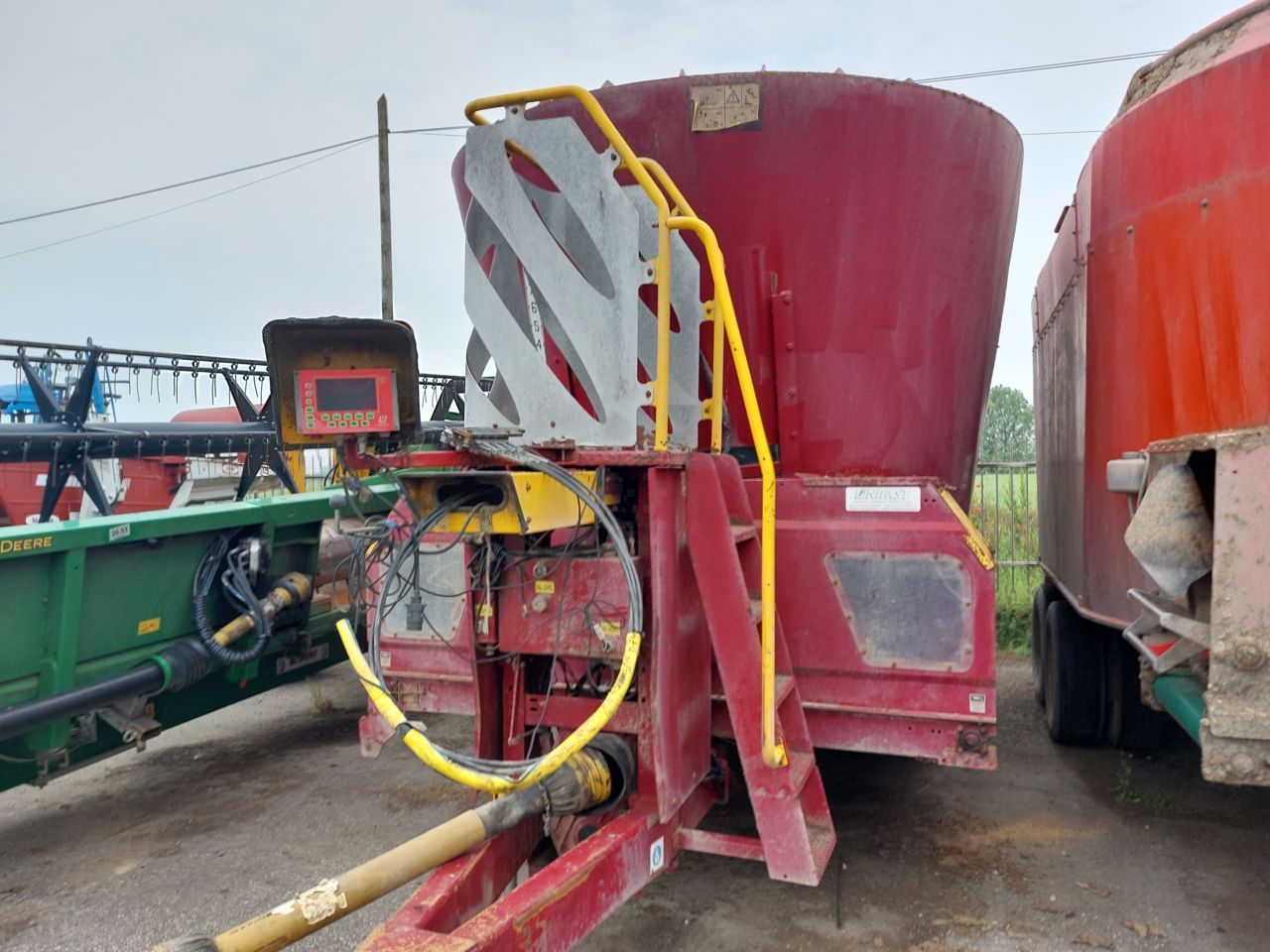 E-FARM: agm unifeed w240 - Mixer feeder - id JF6A3SV - €18,000 - Year of construction: 2006 - Italy