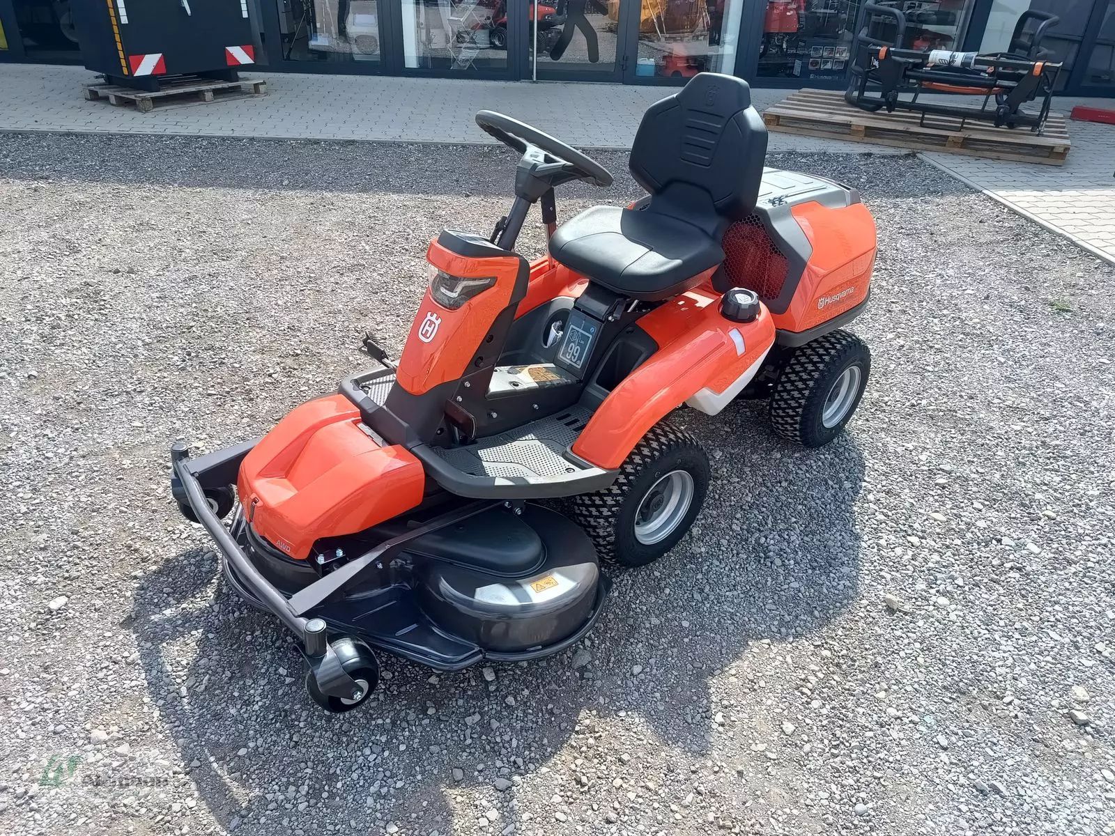 Husqvarna rider 420tsx awd kommunalrider Fűnyíró 12 400 EUR