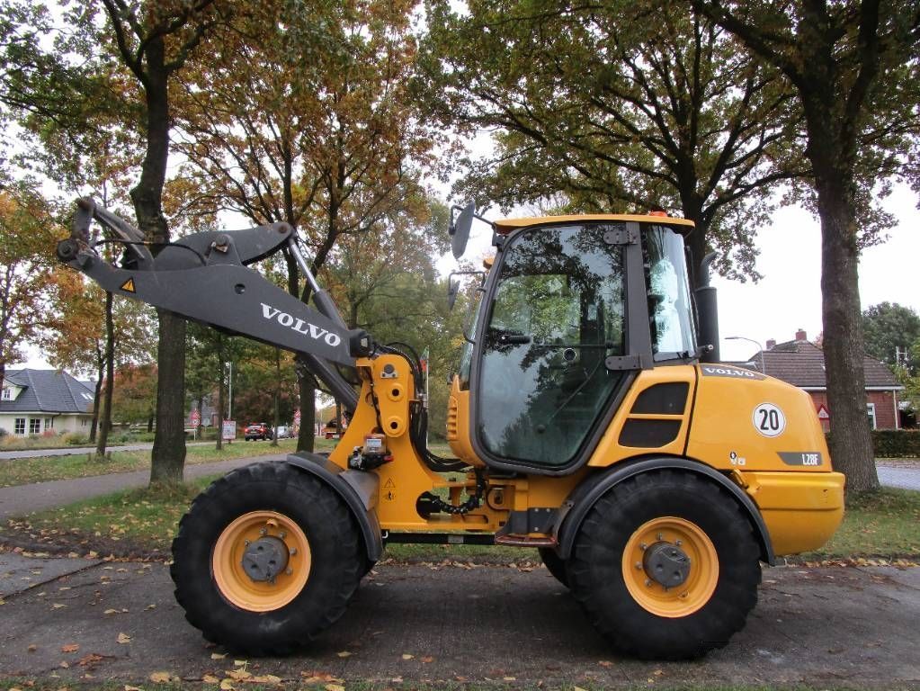 VOLVO l 28 f Pala gommata 34.950 €