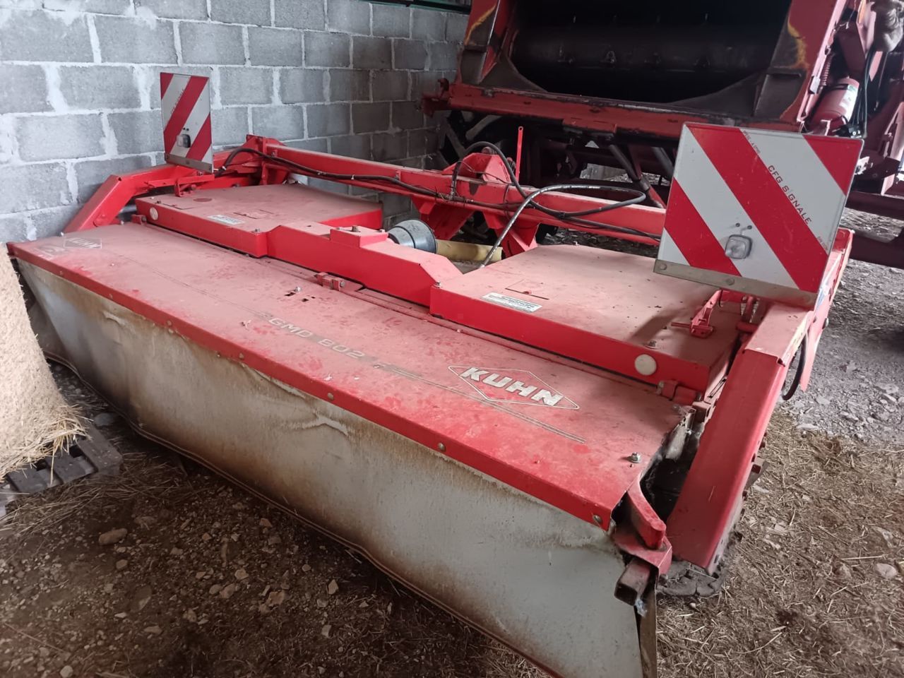 E-FARM: Kuhn GMD 802 F - Segadora - id EVXDPQM - 6500 € - Año: 2003 - Italia