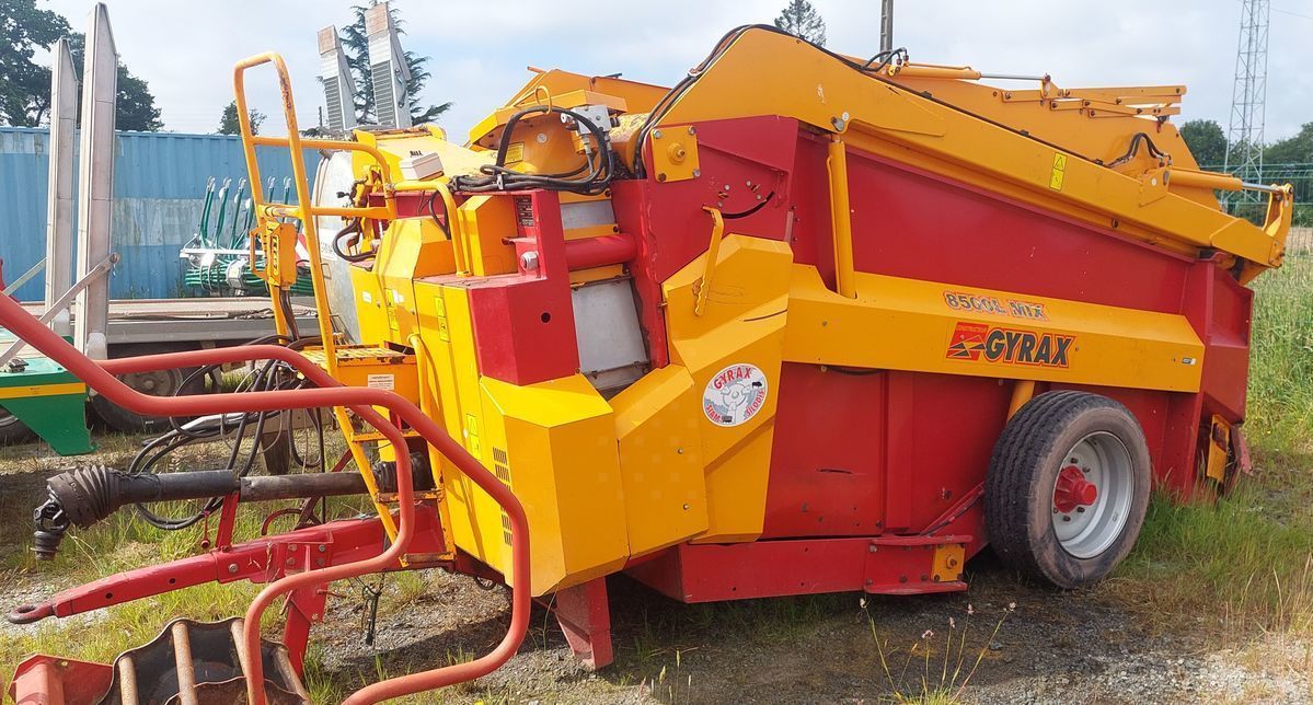 E-FARM: Gyrax gyrax 8500l mix - Inne urządzenie paszowe - id AWQEWJS - 7900 € - Rok produkcji: 2010 - Francja