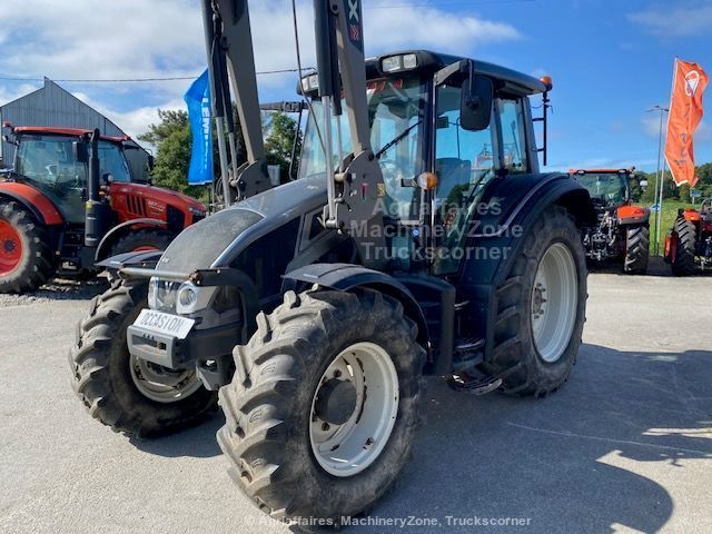 E-FARM: Valtra N103 - Tracteur - id Q2QQQMG - Année: 2015 - Lecture du nombre d'heure: 5 489,Puissance du moteur (chevaux): 105,France
