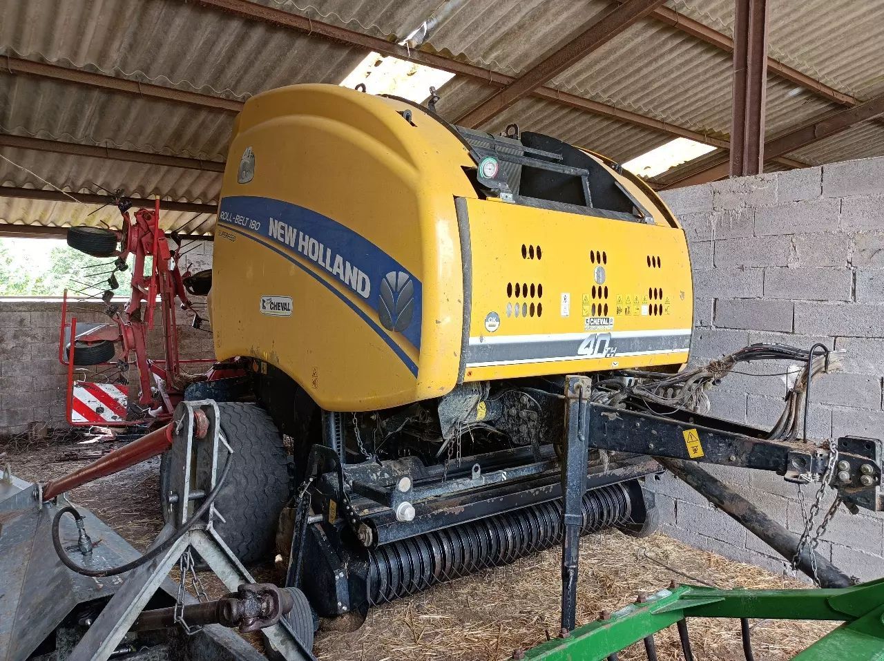 E-FARM: New Holland rb 180 superfeed - Baler - id SJY4SBK - €22,000 - Year of construction: 2014 - Total number of bales produced: 14,000,France