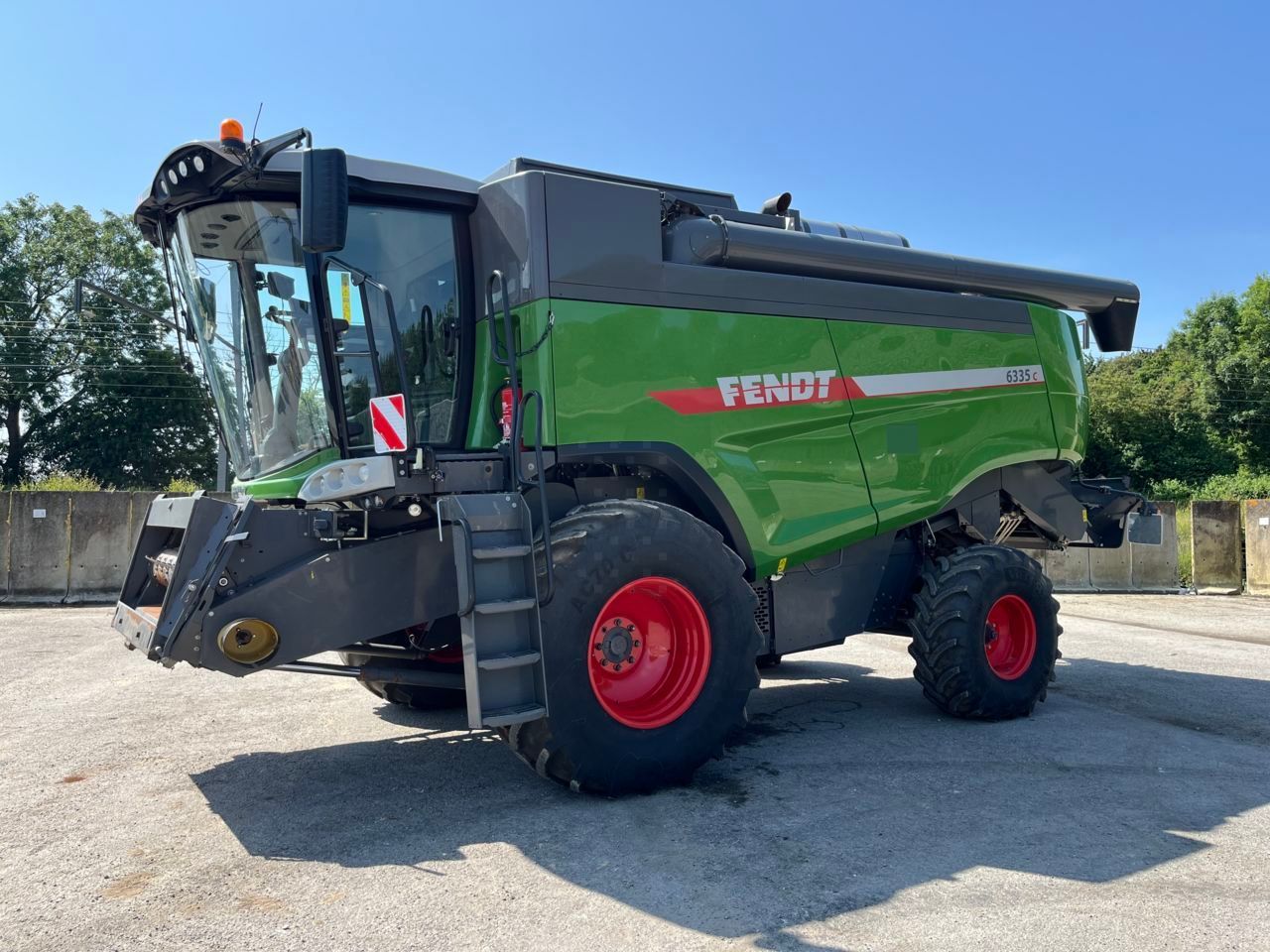 E-FARM: Fendt 6335 C - Moissoneuse-batteuse - id MITFIEX - 145 000 € - Année: 2023 - Lecture du nombre d'heure: 950,France
