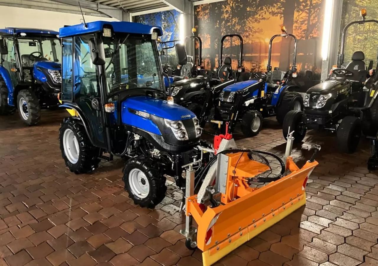 E-FARM: Solis 26 seitenschaltung fh - Traktor - id AQ1WRZX - 15.882 € - Baujahr: 2023 - Motorleistung (PS): 24,Deutschland