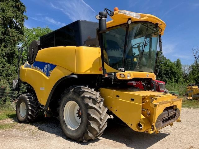 E-FARM: New Holland CR 9060 Elevation - Moissoneuse-batteuse - id EHG9YMH - 90 000 € - Année: 2008 - Lecture du nombre d'heure: 3 155,France