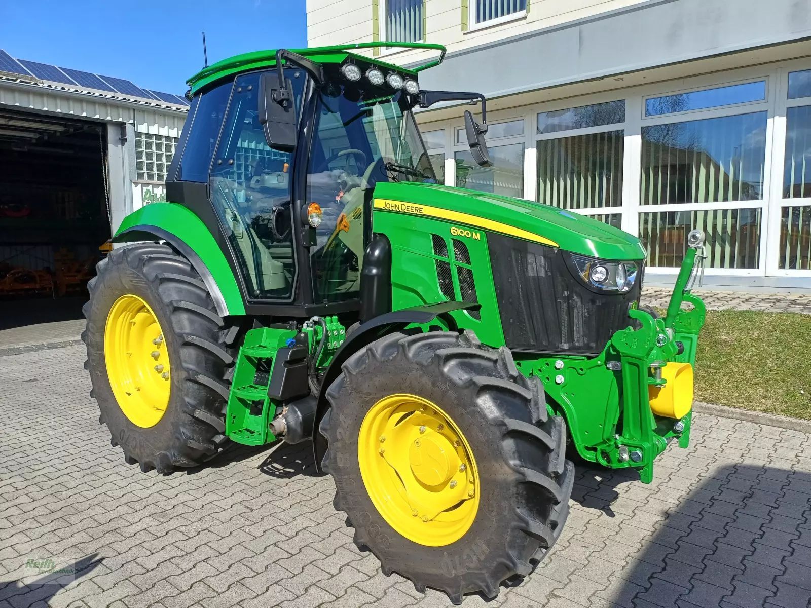 E-FARM: John Deere 6100 M - Tracteur - id NILPPFJ - 109 000 € - Lecture du nombre d'heure: 294 - Puissance du moteur (chevaux): 100,Allemagne