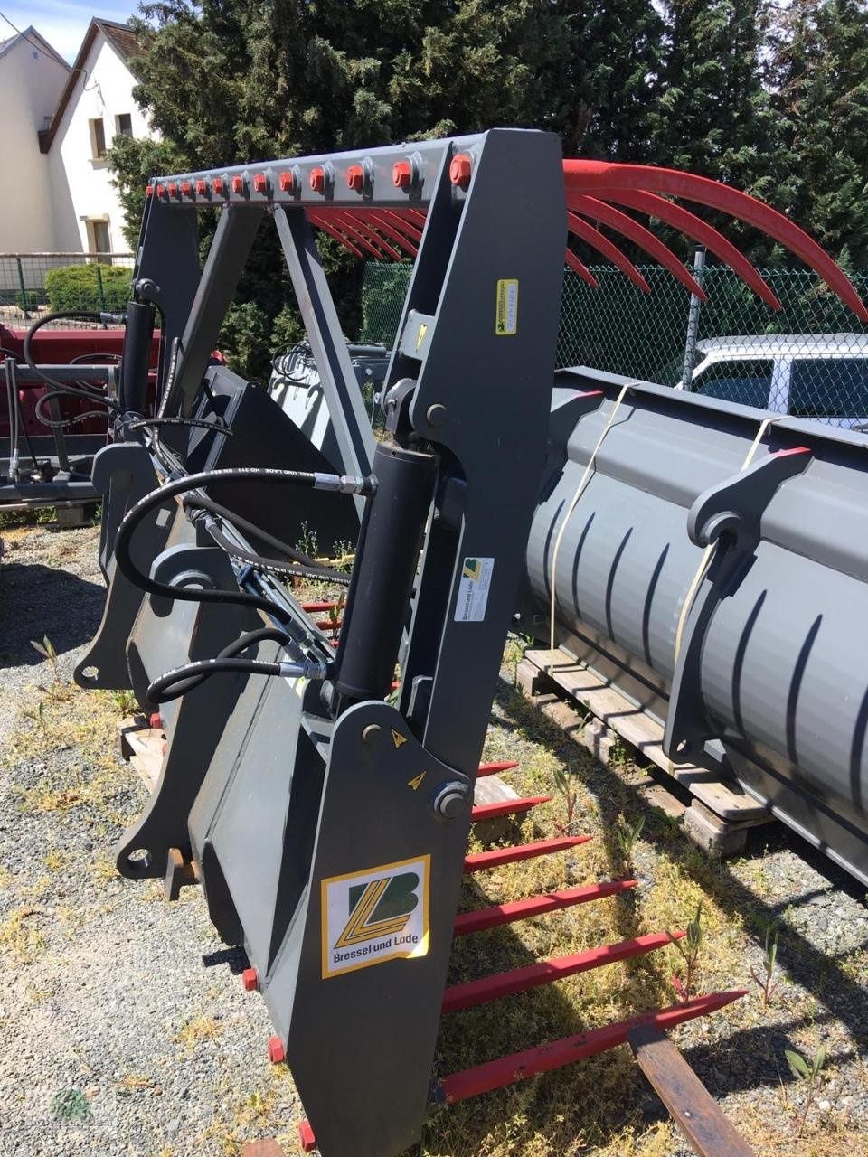E-FARM: Bressel und Lade silagezange - Anbaugerät - id WJCCEAE - 3.500 € - Baujahr: 2018 - Deutschland