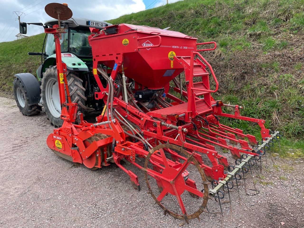 E-FARM: Kuhn venta lc 302 + hr 3004 - Vetőgép - id P9F3EFA - 20 000 EUR - Gyártási év: 2008 - Franciaország