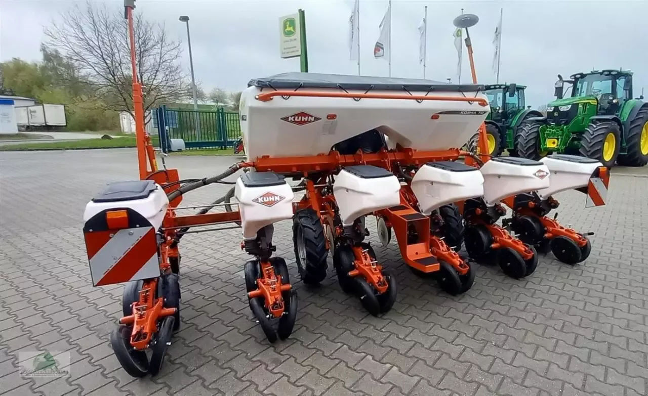 E-FARM: Kuhn Kosma TD - Burghiu de precizie - id SXJTVH1 - 29.000 EUR - Anul: 2024 - Germania