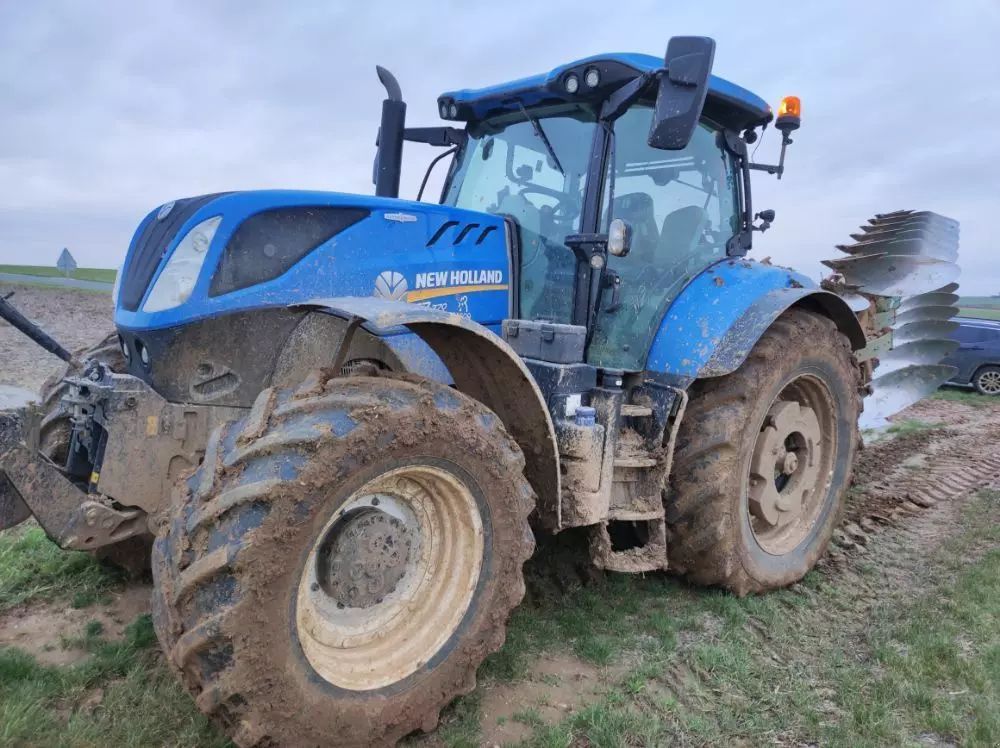 E-FARM: New Holland T7.270 - Traktor - id 1VHGZ7L - 115 000 EUR - Gyártási év: 2019 - Üzemóra (motor): 4000,Motor teljesítménye (LE): 230,Franciaország