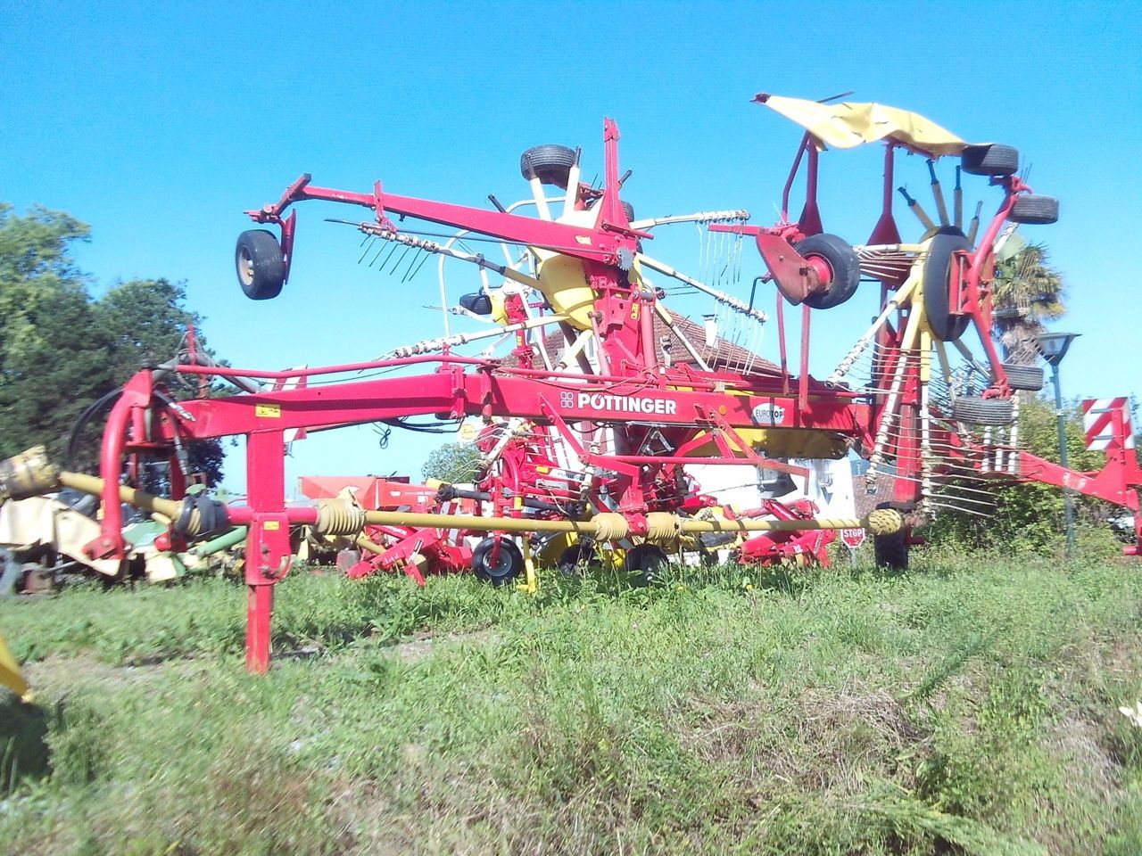 E-FARM: Pöttinger EuroTop 801 A Multitast - Tedder - id AETWUIM - Año: 2012 - Francia