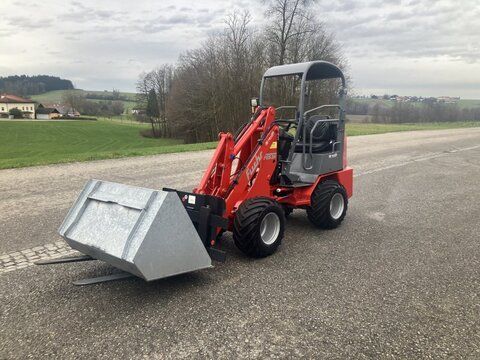 E-FARM: Fuchs F 853 H - Chargeuse compacte - id RSDCNXC - 21 150 € - Année: 2015 - Autriche