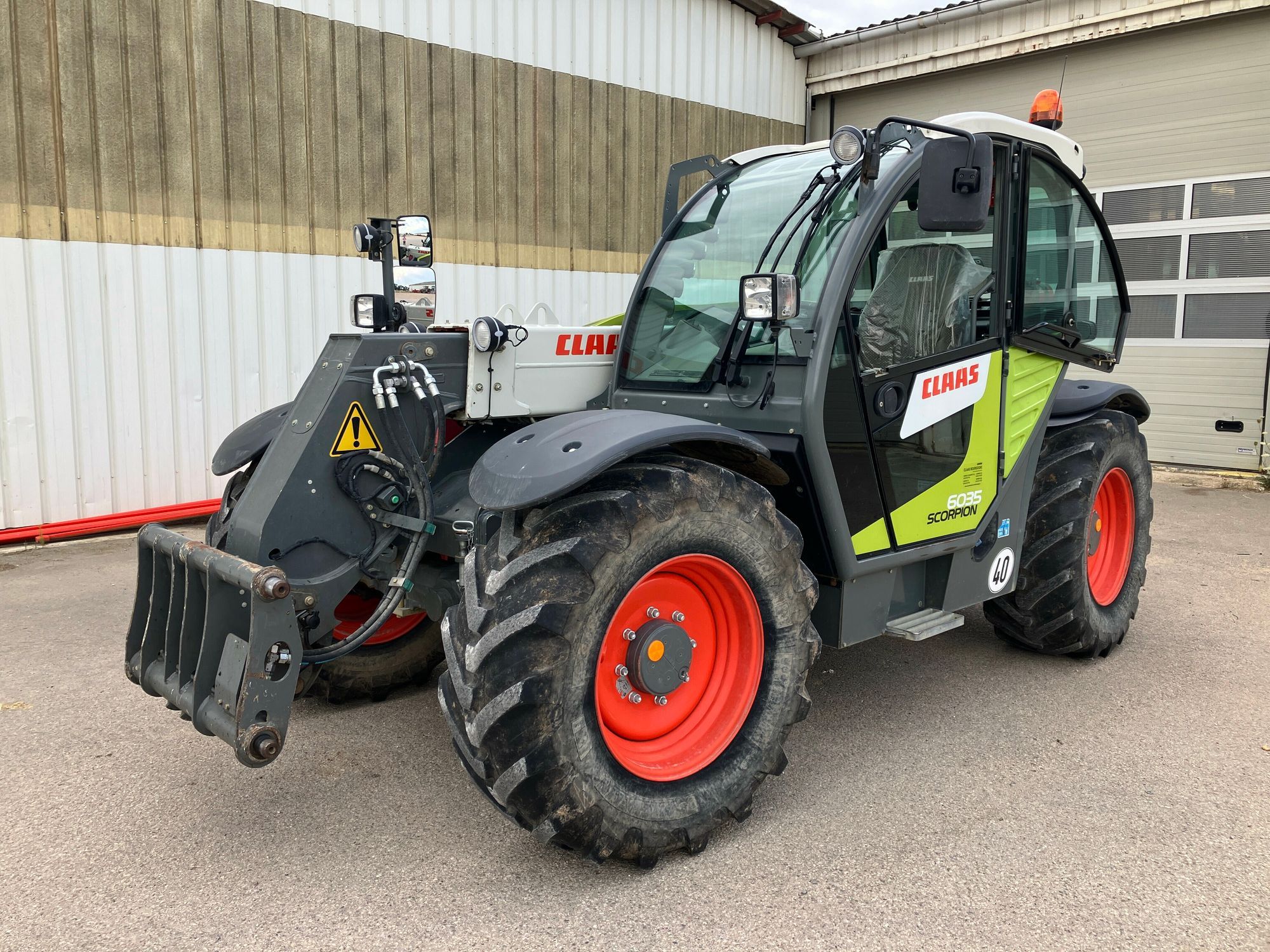E-FARM: Claas scorpion 6035 t4 final vpwr 40 - Telehandler - id YCMUKZC - €50,500 - Year of construction: 2017 - Engine hours: 3,700,Engine power (HP): 122