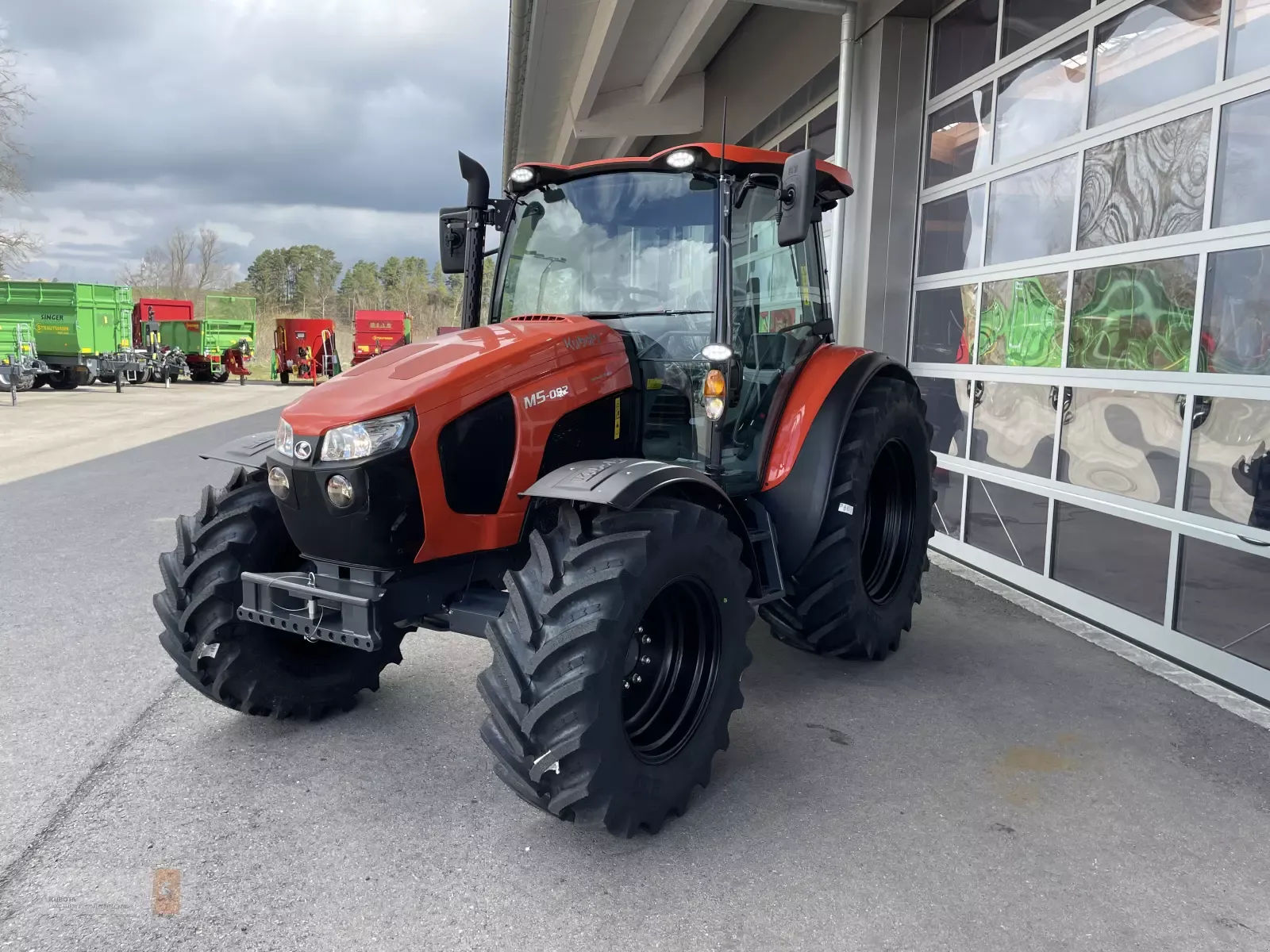 E-FARM: Kubota M5092 - Tractor - id DN8VBUV - 60.924 € - Año: 2025 - Horas: 5,Potencia del motor: 95,Alemania