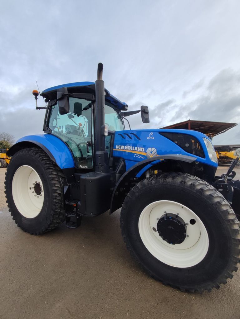 E-FARM: New Holland T7.230 - Traktor - id WFWXTJW - 89.000 € - Baujahr: 2020 - Abgelesene Motorstunden: 2.009,Motorleistung (PS): 200,Frankreich