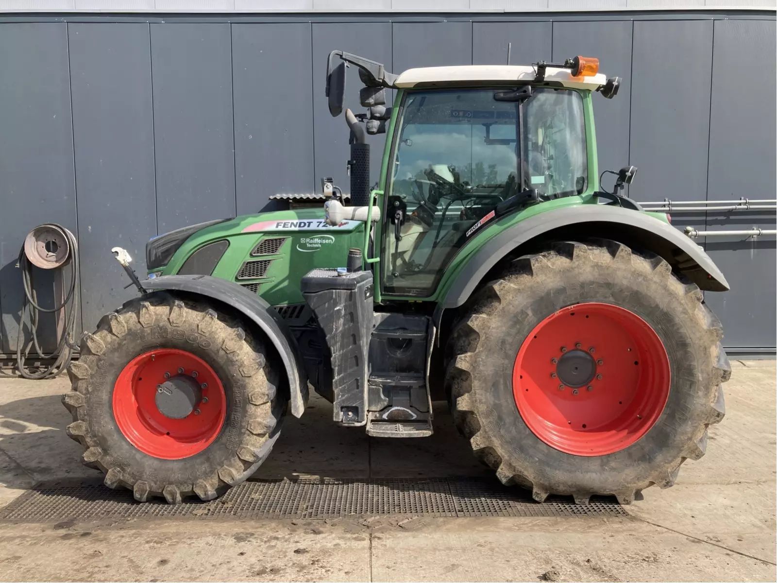E-FARM: Fendt 724 Vario - Traktor - id P5DU6DV - 95.000 € - Baujahr: 2011 - Abgelesene Motorstunden: 9.211,Motorleistung (PS): 240,Deutschland