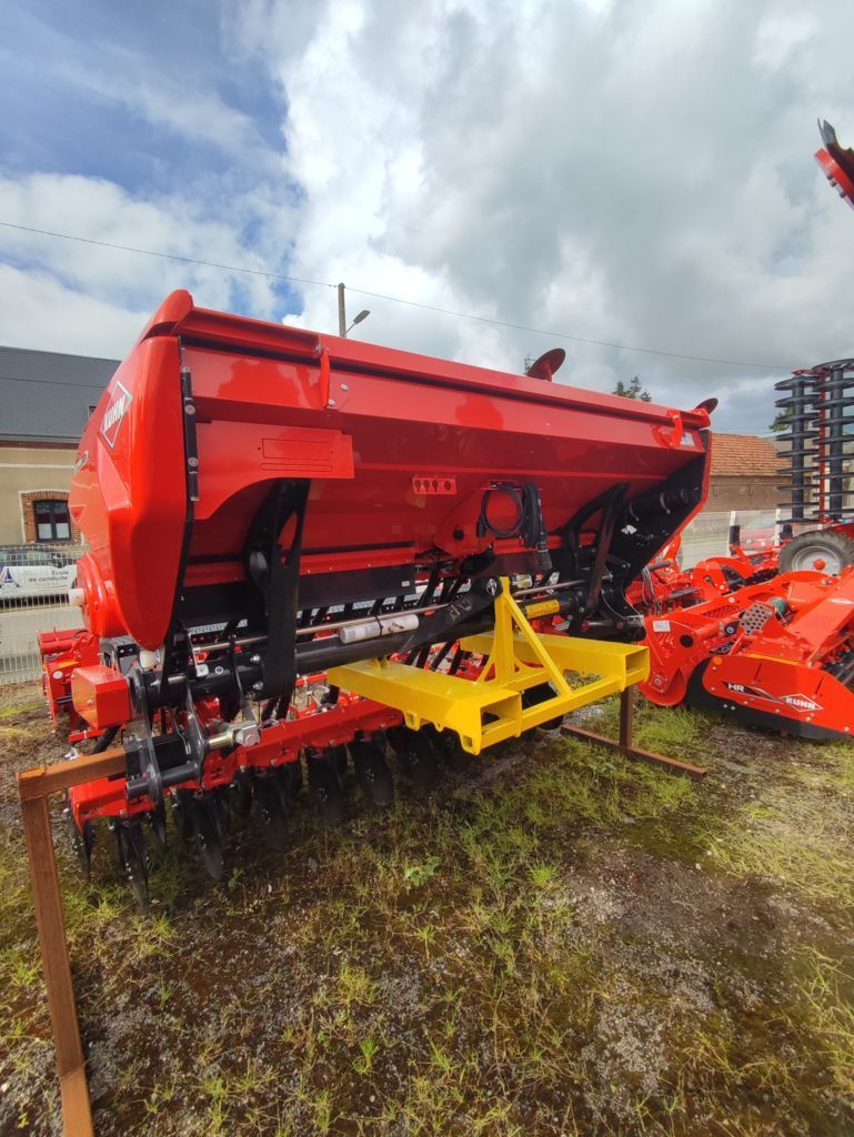 E-FARM: Kuhn sitera 3030 - Taladro - id X4TKBSG - 22.000 € - Año: 2023 - Francia