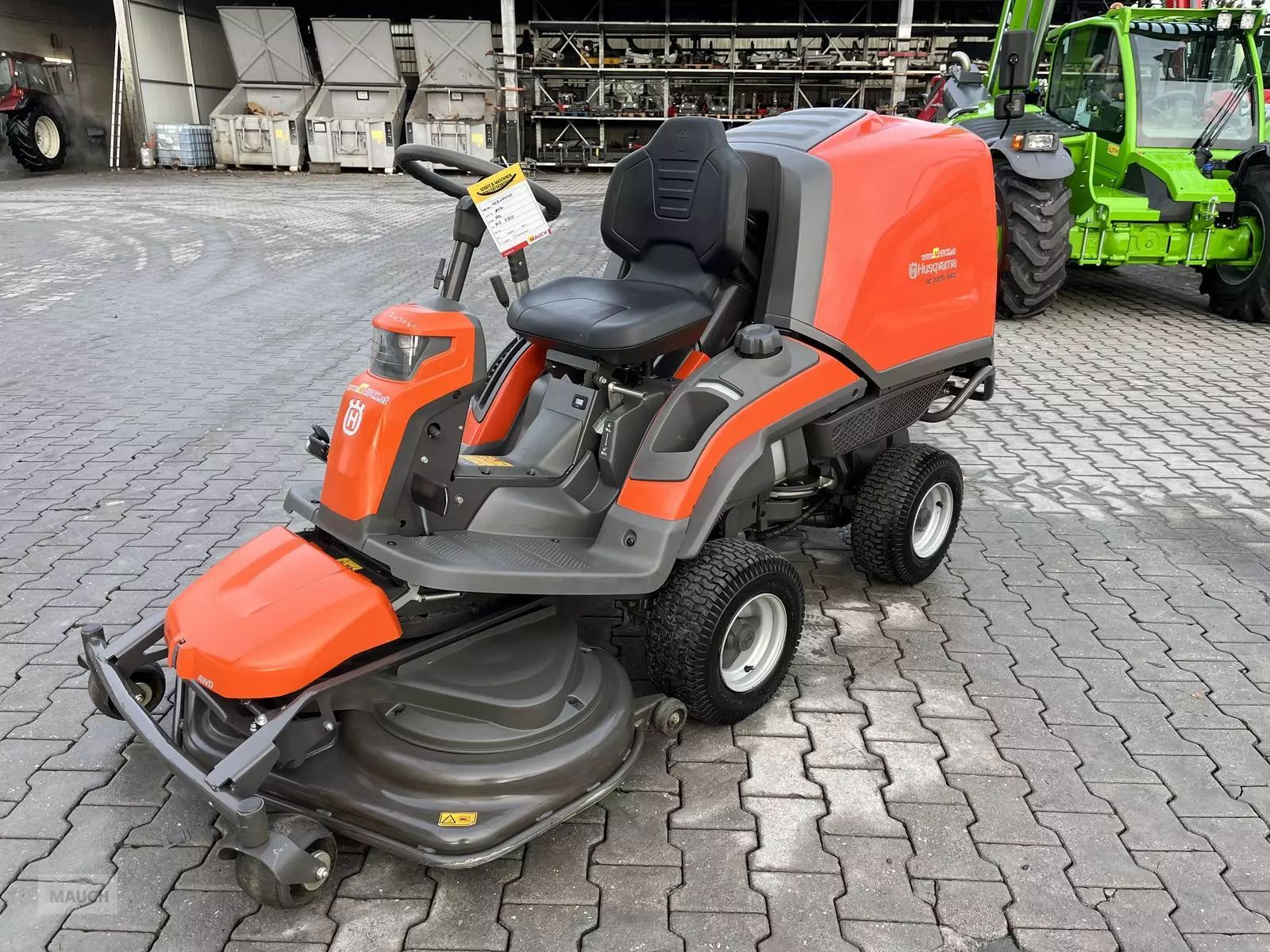 E-FARM: Husqvarna rc 320ts awd 112cm mähdeck 50h - Lawn mower - id JZ3Z7YX - €7,876 - Year of construction: 2024 - Austria