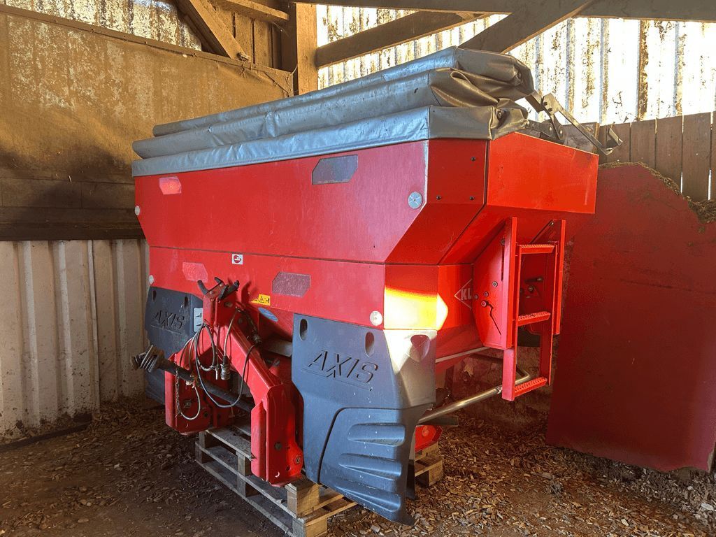 Kuhn axis 40.1 m emc w Fertiliser spreader €13,000