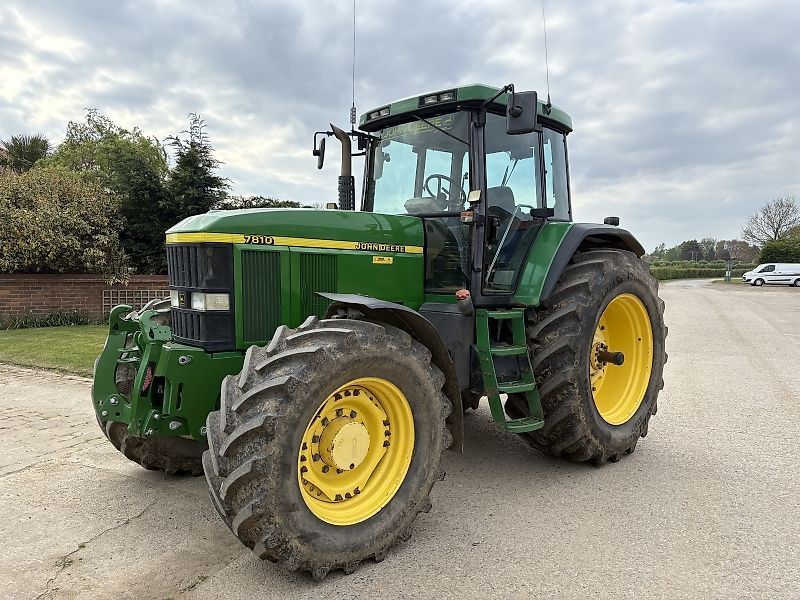 E-FARM: John Deere 7810 - Tracteur - id MB1HGLM - 45 446 € - Année: 1999 - Lecture du nombre d'heure: 8 524,Puissance du moteur (chevaux): 175,Royaume-Uni
