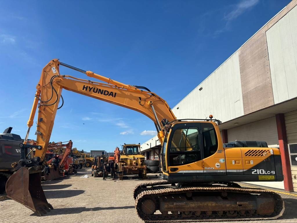 HYUNDAI 210lc-9 Crawler excavator €39,800