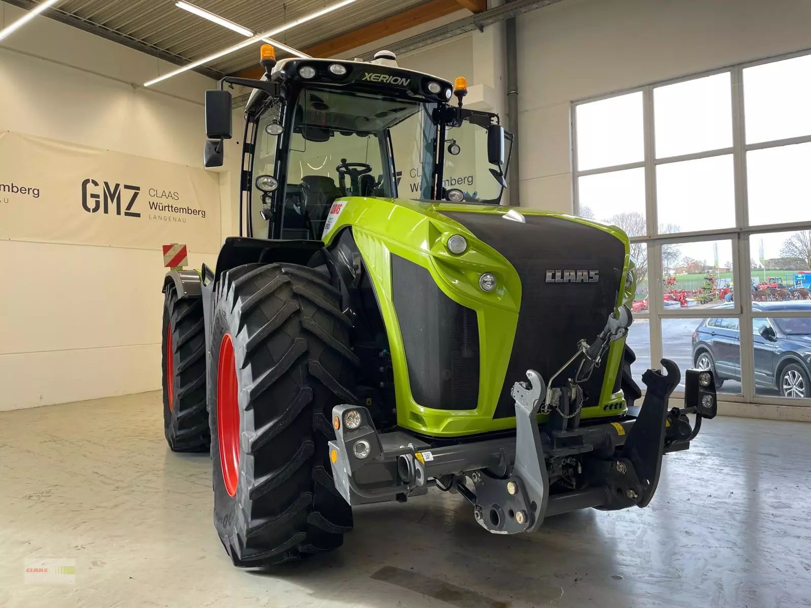 Claas Xerion 4000 TRAC VC Tractor €145,000