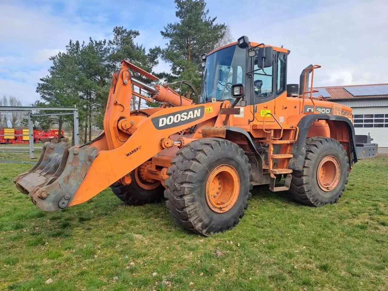 E-FARM: VOLVO n/a - Wheel loader - id ZUDDVQY - €31,000 - Year of construction: 2012 - Engine hours: 16,000,Engine power (HP): 220,Germany