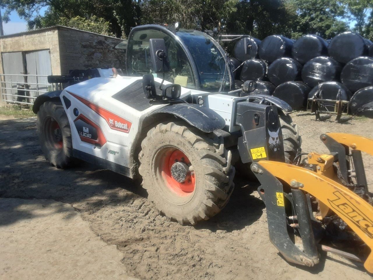 E-FARM: Bobcat l30.60 agri telehandler - Chargeur télescopique  - id TNUD5E1 - 65 379 € - Année: 2022 - Lecture du nombre d'heure: 1 204,Royaume-Uni