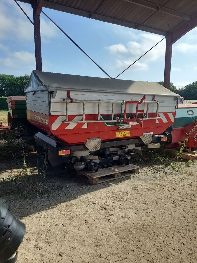 E-FARM: Kverneland tlx geospread - Rozsiewacz nawozów - id 2PEE2F3 - 15 500 € - Rok produkcji: 2018 - Francja