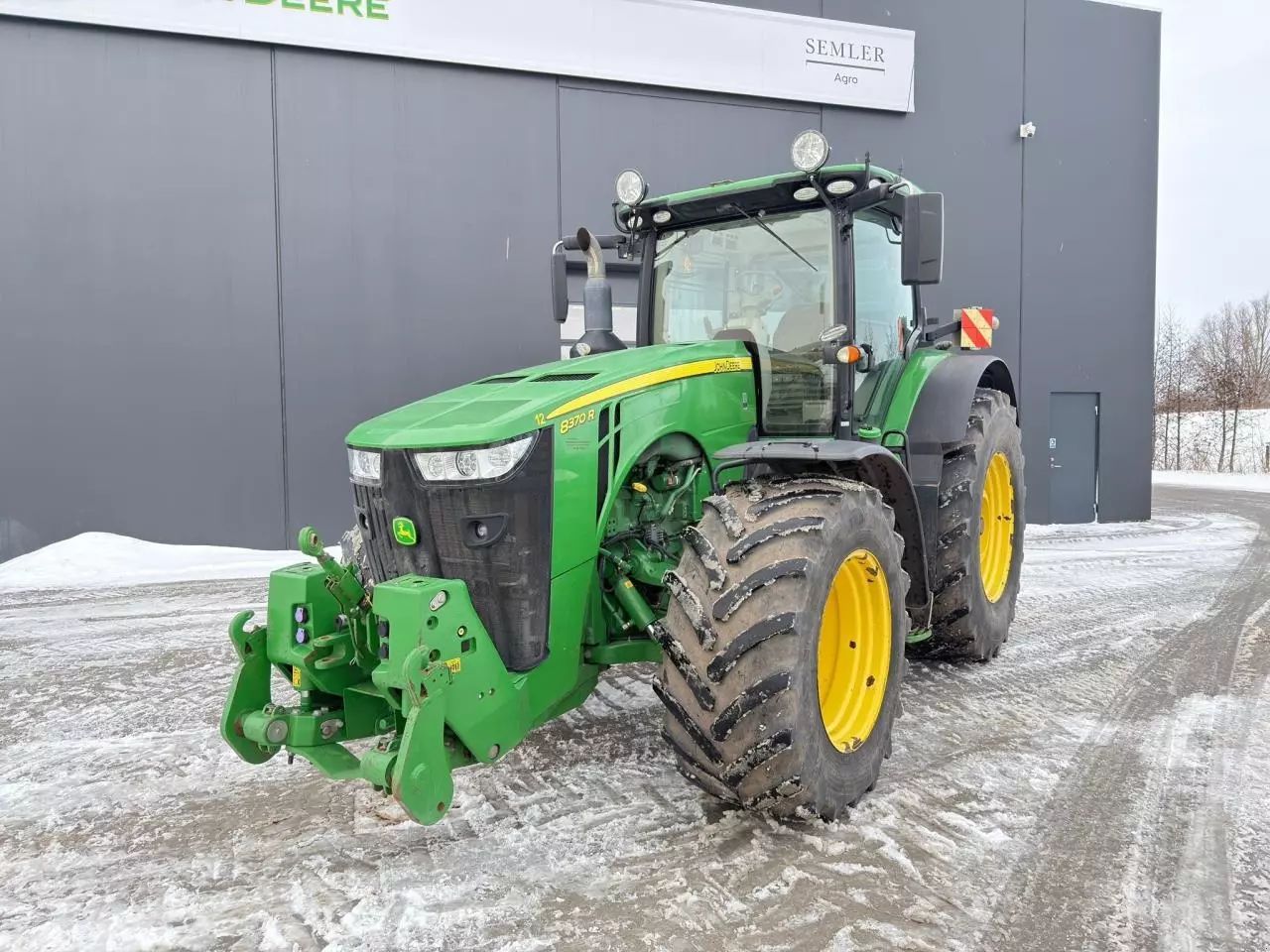 John Deere 8370 R Tractor €103,710