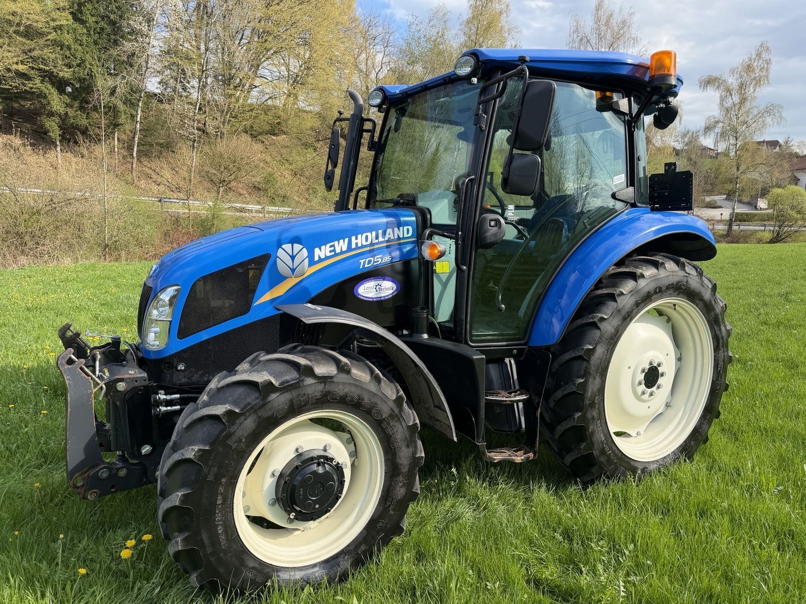 New Holland TD5.85 Tractor €39,990