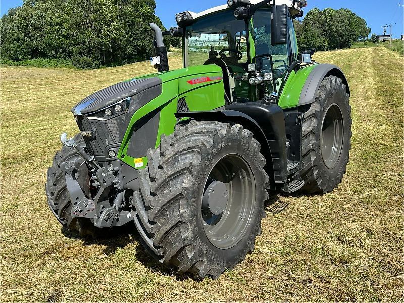 E-FARM: Fendt 942 Vario ProfiPlus - Traktor - id AIQLSEA - 270 833 EUR - Gyártási év: 2022 - Üzemóra (motor): 800,Motor teljesítménye (LE): 415,Ausztria