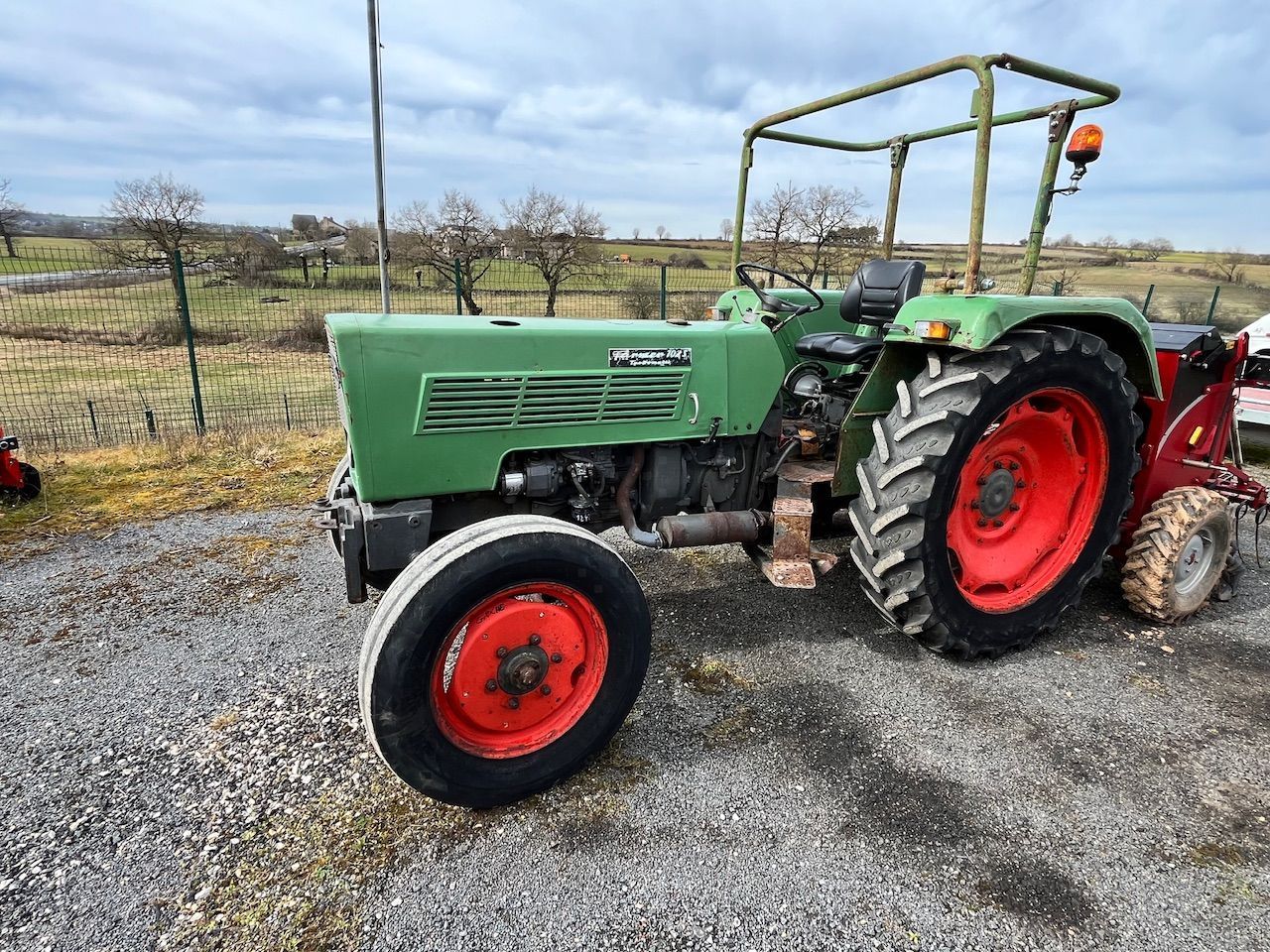 E-FARM: Fendt 104 s - Traktor - id DMDLNB3 - Rok produkcji: 1977 - Motogodziny: 2500,Moc silnika: 55,Francja