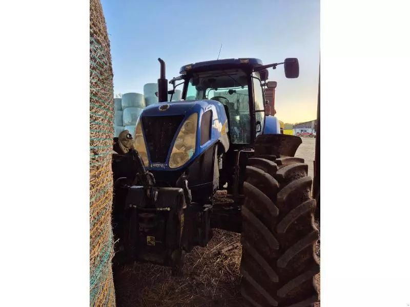 E-FARM: New Holland T7030 - Tractor - id WJDDLJZ - Year of construction: 2007 - Engine hours: 10,000,Engine power (HP): 165,France