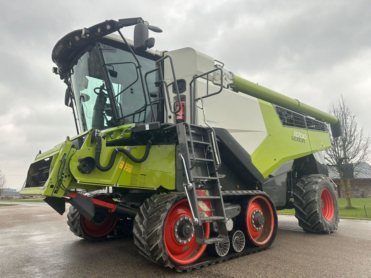 Claas Lexion 8700 Terra Trac Combine harvester €295,000