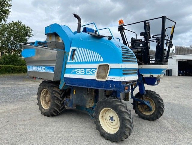 E-FARM: Braud sb53 - Kombajn do zbioru winogron - id VUGVVTF - 8500 € - Rok produkcji: 1997 - Francja