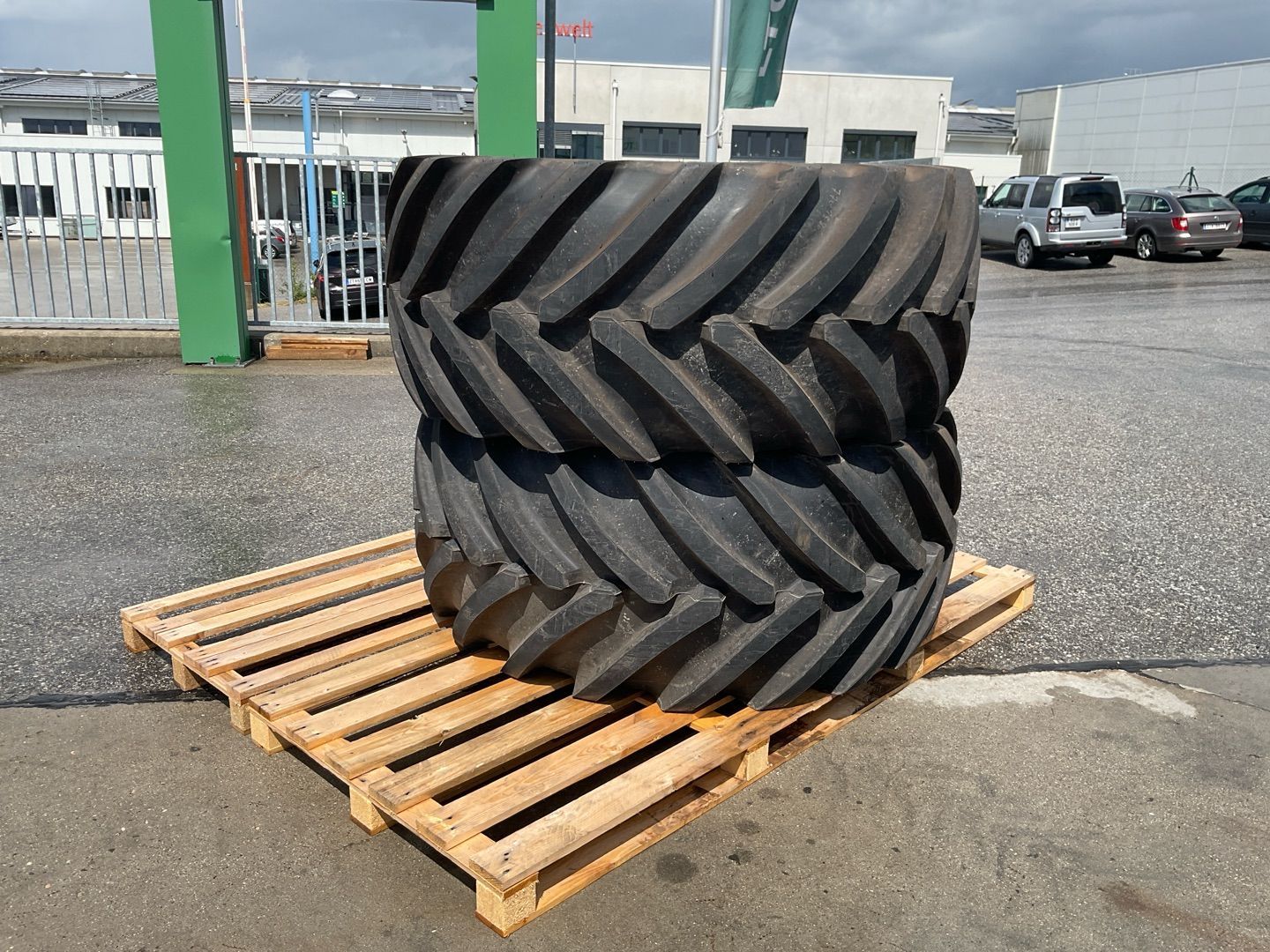 E-FARM: MICHELIN 800/65R32 MEGAX BIB 2 - Wheel and track - id RDMMZ4K - €10,000 - Year of construction: 2023 - Austria