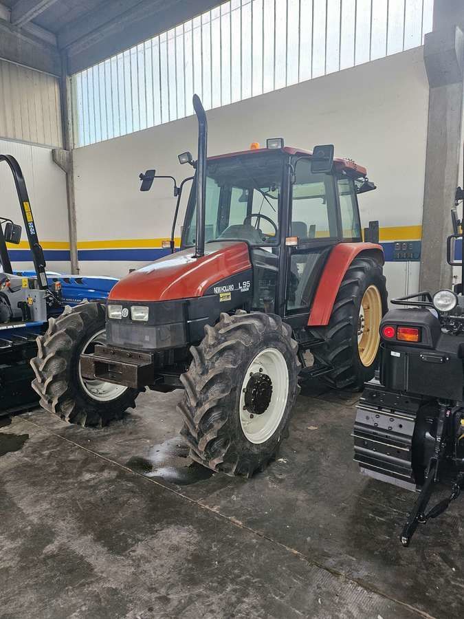E-FARM: New Holland L95 - Tracteur - id 7YS8IR8 - Année: 1997 - Italie