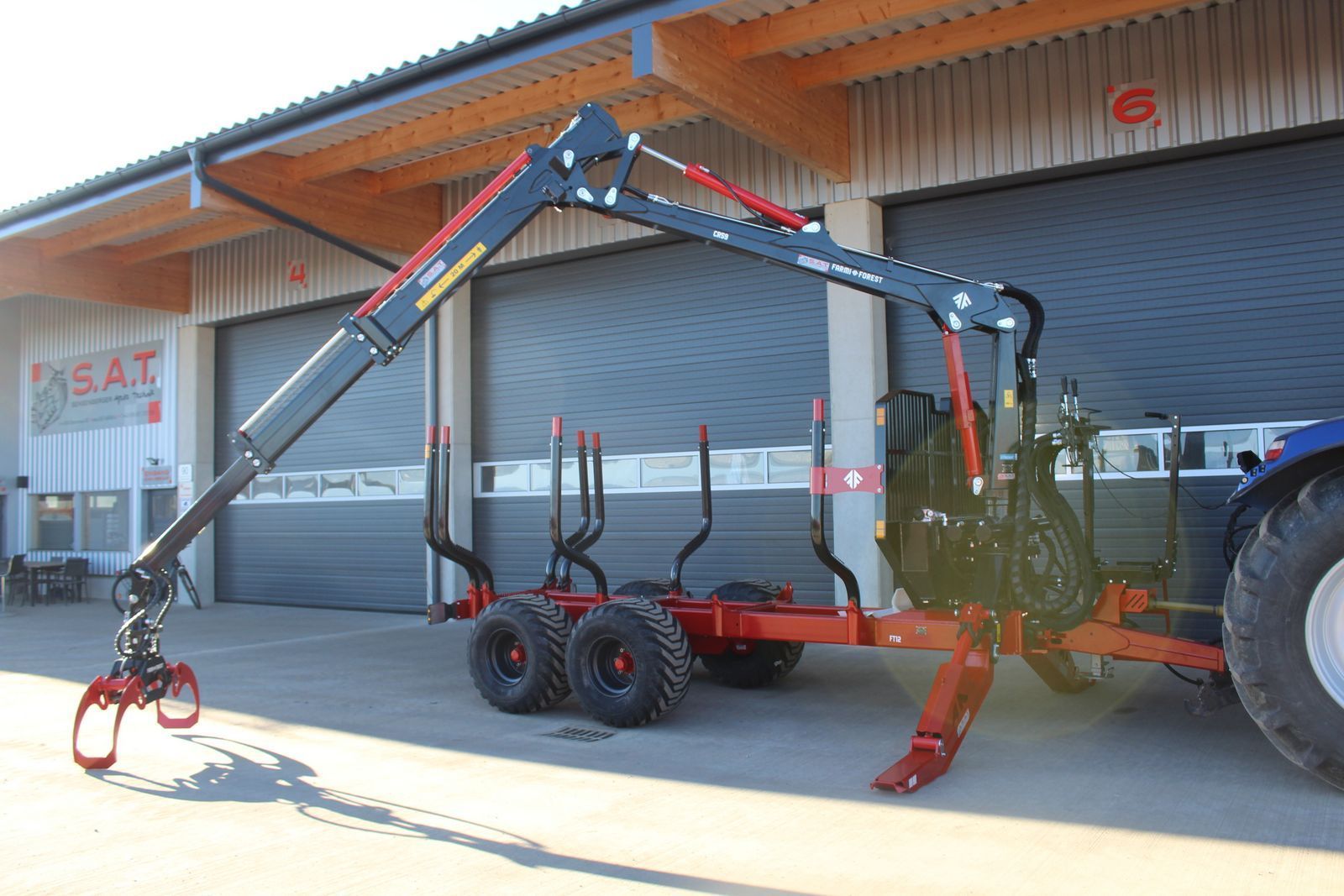 E-FARM: FARMI rückewagen ft 12 - cr 59 - 8,50m kran - 14,5t - Forstanhänger - id QZGHTXQ - 33.250 € - Österreich