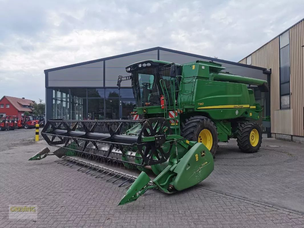 E-FARM: John Deere T 560 - Moissoneuse-batteuse - id QLMMM8K - 67 800 € - Année: 2008 - Lecture du nombre d'heure: 5 925,Puissance du moteur (chevaux): 377,Allemagne