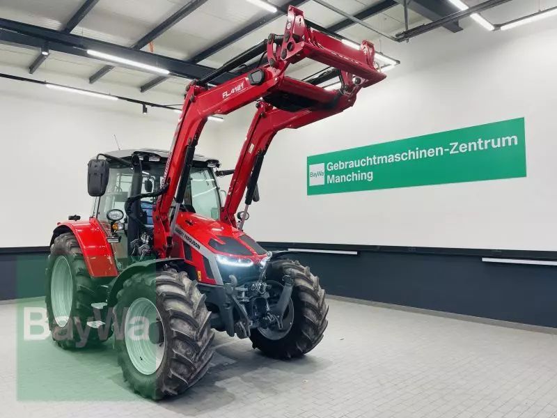 E-FARM: Massey Ferguson 5S.135 Exclusive - Traktor - id 3KWZZJU - 108.235 € - Baujahr: 2024 - Abgelesene Motorstunden: 350,Motorleistung (PS): 135,Deutschland