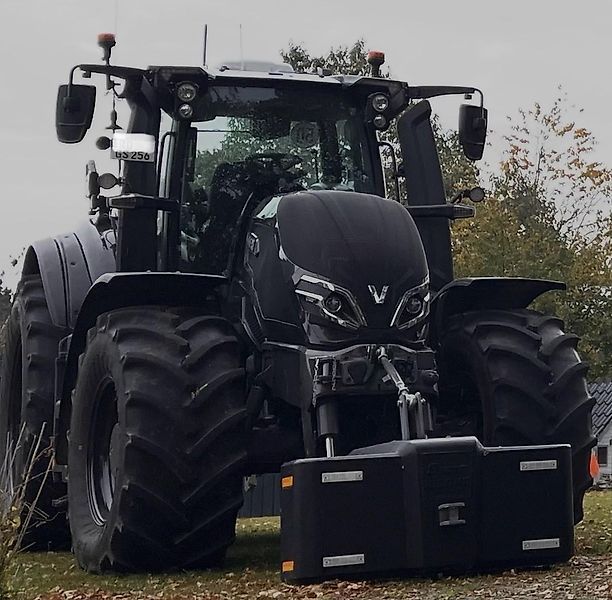 Valtra Q 245 Tractor €149,000
