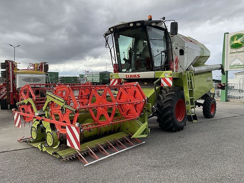 Claas Avero 240 Combine harvester €100,000