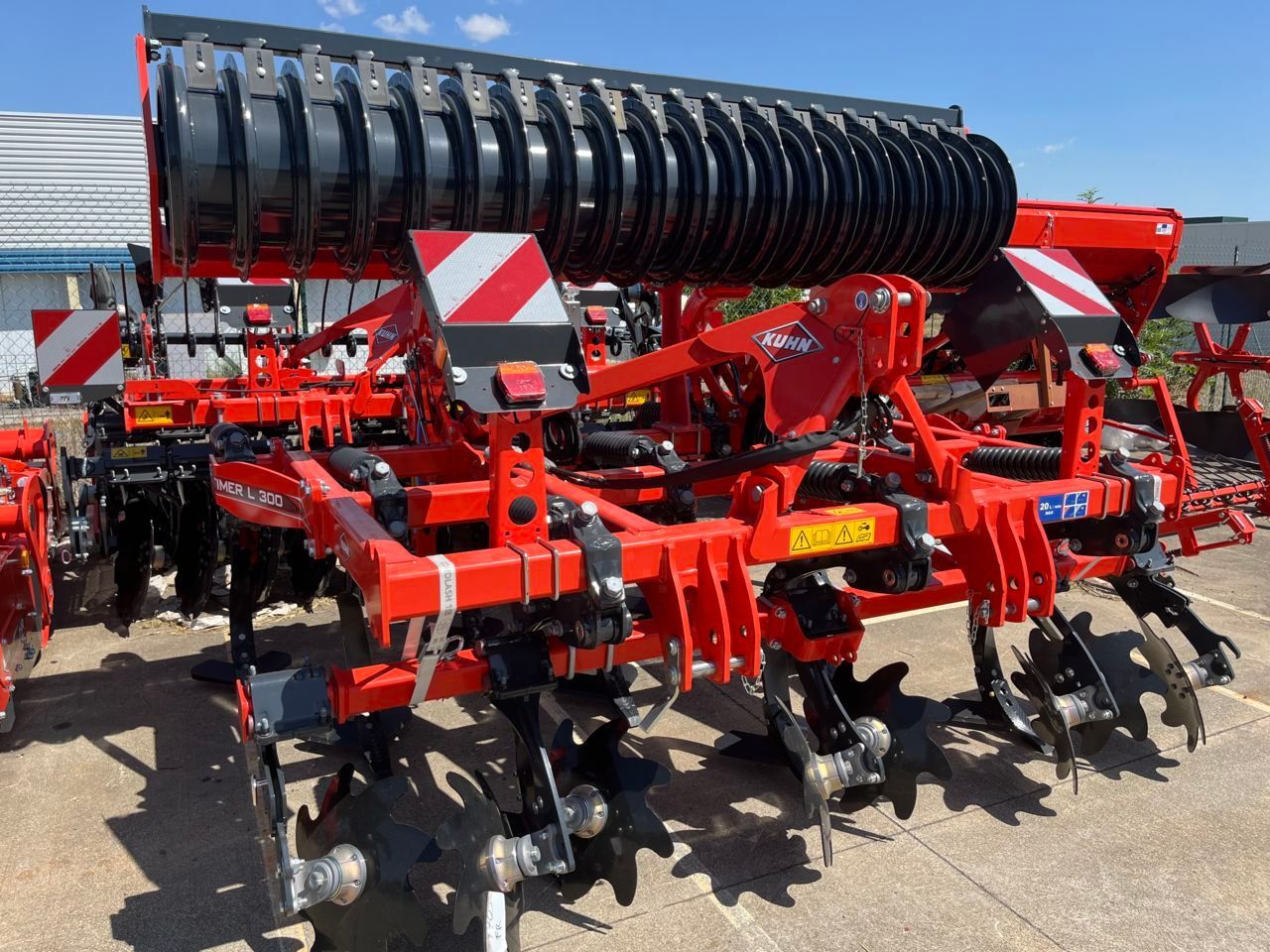 E-FARM: Kuhn Cultimer 300 - Kultywator - id 3GMFJL5 - 16 500 € - Rok produkcji: 2024 - Francja