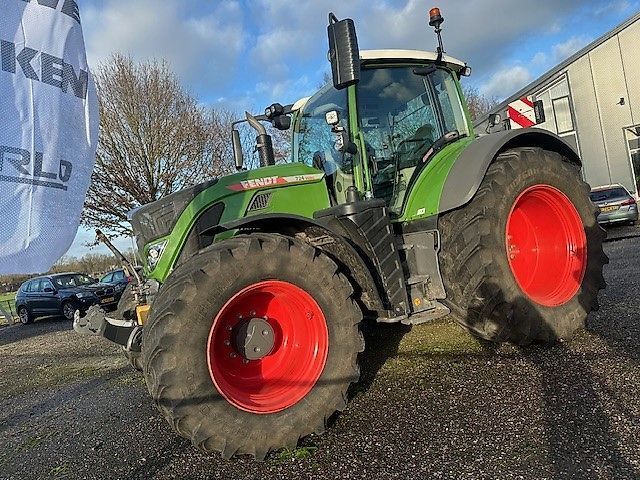 Fendt 724 Vario Profi Plus Tractor €159,500